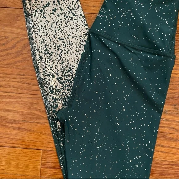 Beyond Yoga green ombré glitter leggings - Picture 2 of 3